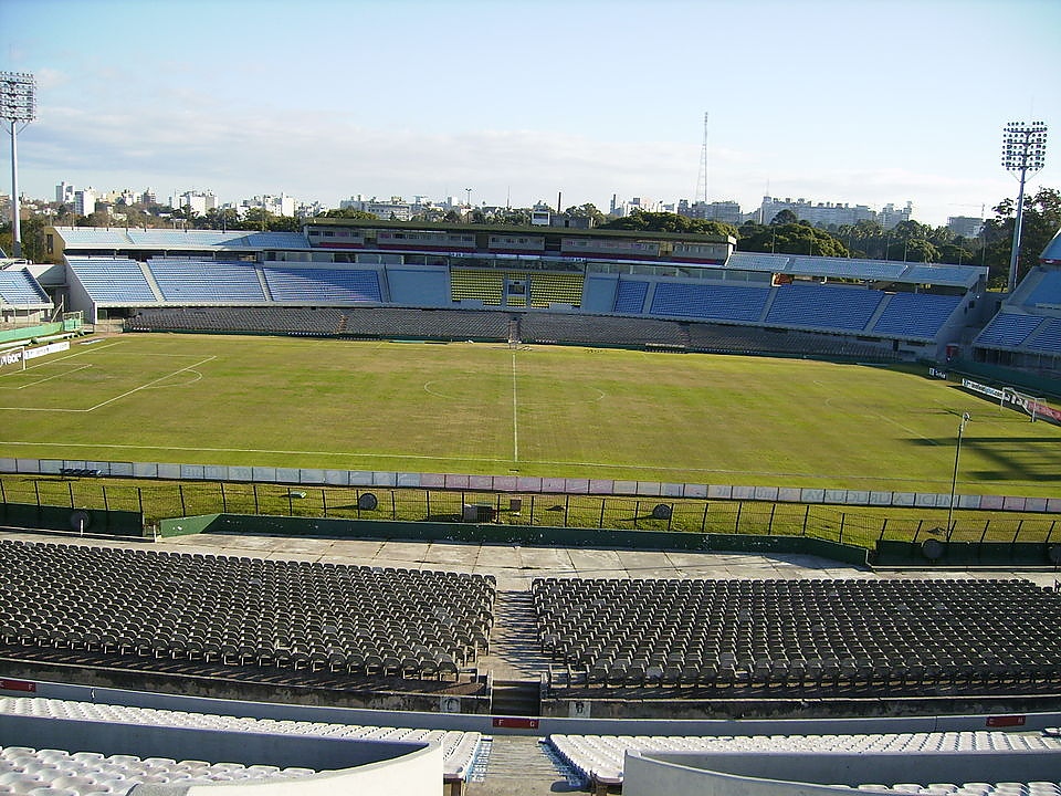 Името на стадион Сентенарио в Монтевидео, където се провежда първото Световно първенство по футбол, е посветено на Конституцията на страната.
