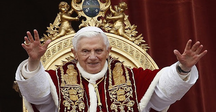 Какво в превод от латински език означава името на папа Бенедикт XVI?