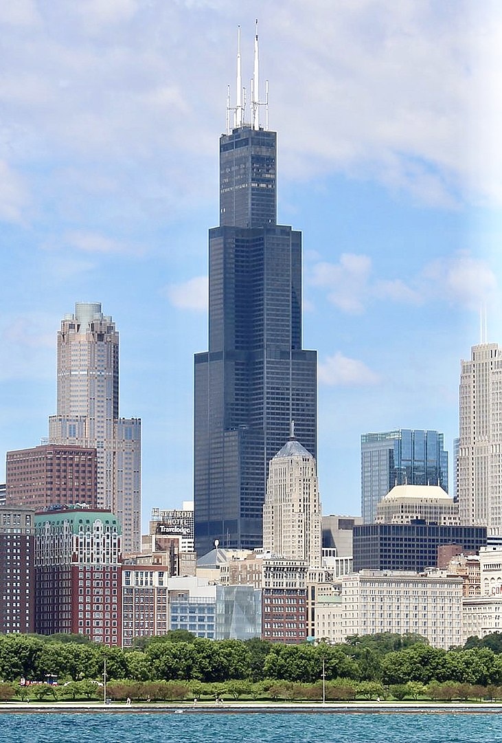 Най-високият небостъргач в САЩ е Сиърс Тауър.