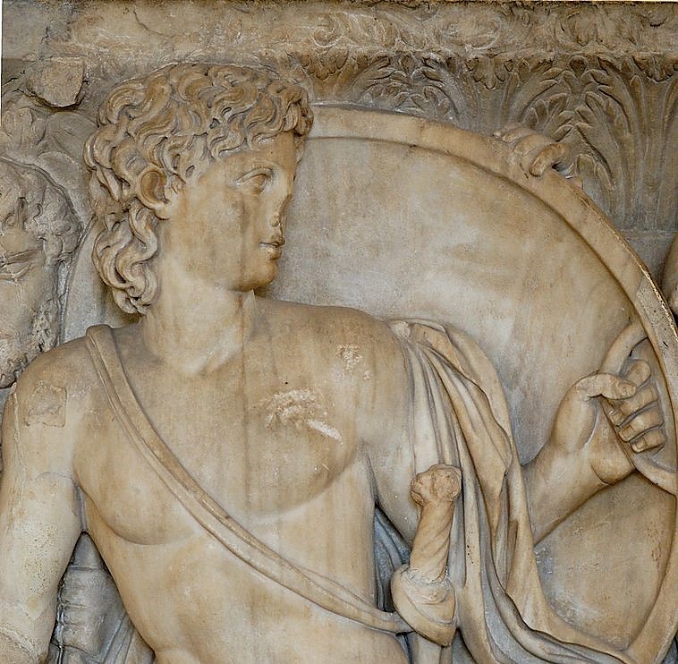 Ахил е герой от античността - син на Пелей и морската нимфа Тетида.