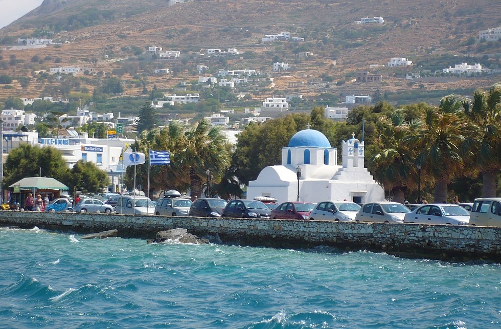 Гръцкият остров Парос е известен с финия си мрамор, от който са изработени статуите на Венера Милоска и Нике от Самотраки.