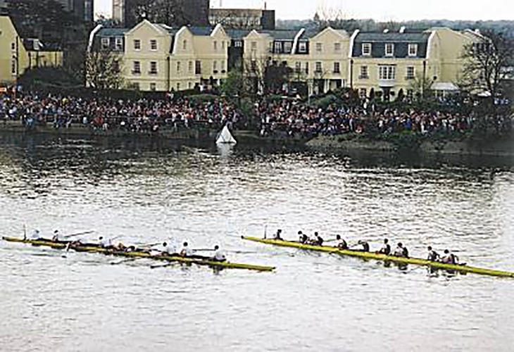 Оксфорд и Кеймбридж всяка година от 1829 г. насам се състезават в гребане.