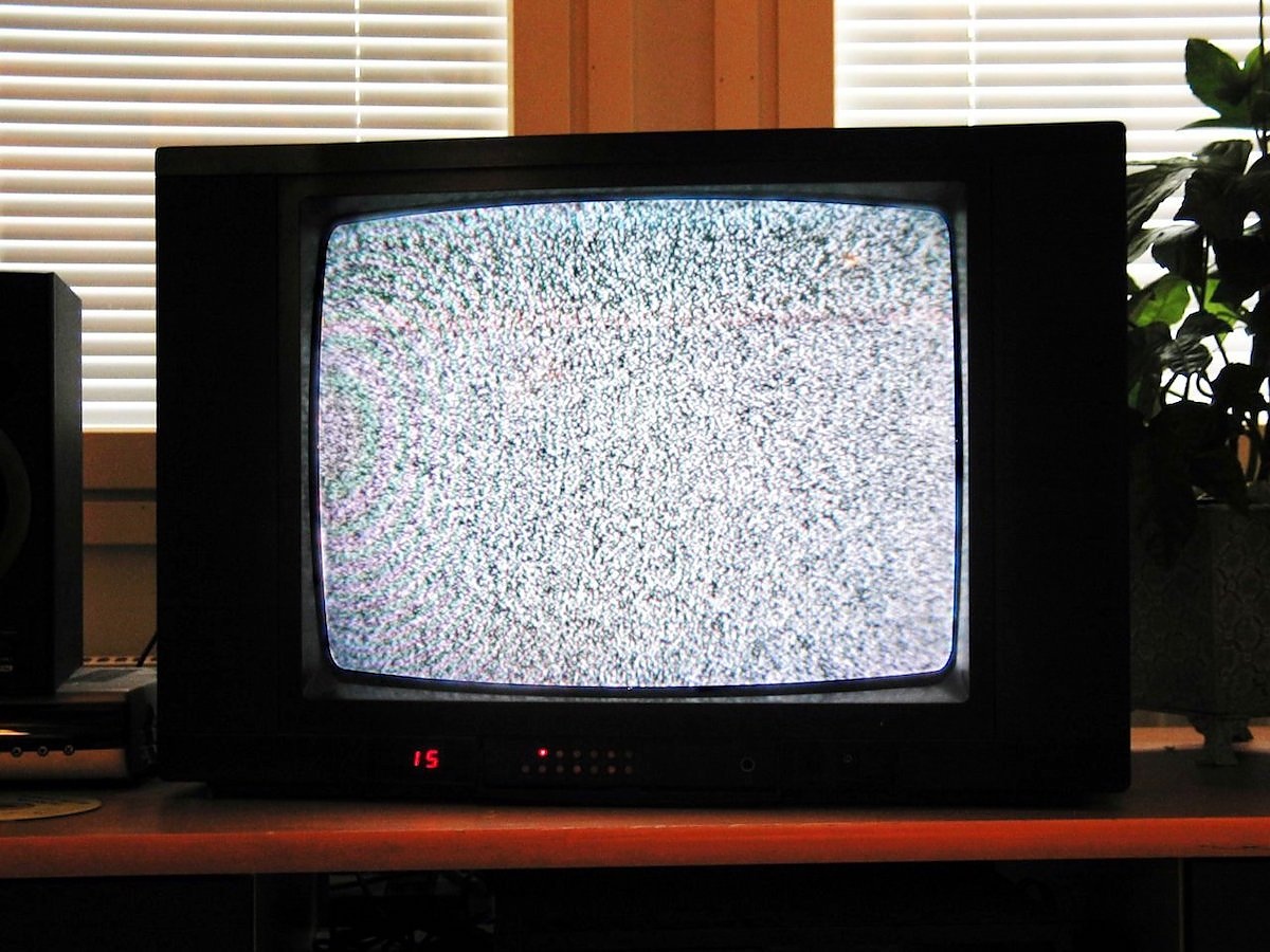  “Снежинките” на старите телевизори, наблюдавани при липсата на сигнал