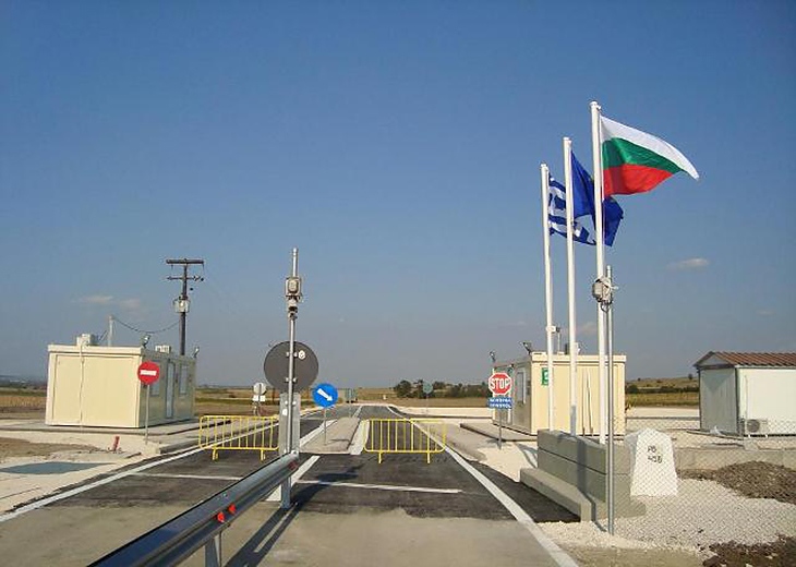 До село Славеево има открит граничен контролно-пропусквателен пункт.