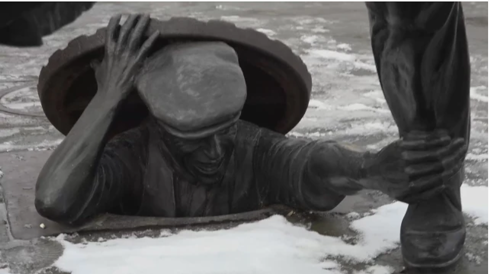 Квартал Моленбек: Символ е статуята Ваарткапун - мъж, опитващ се да спъне полицай