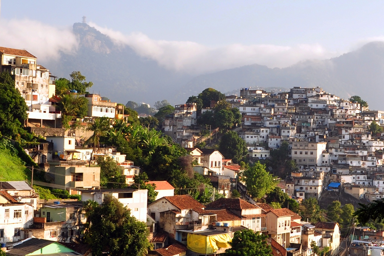 Бразилия е известна със своите фавели - гъсто населени квартали с високо ниво на престъпност.