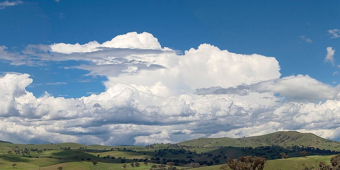 Науката нефология изучава облаците и е клон на метеорологията