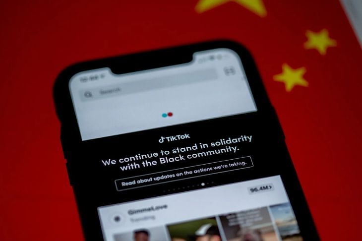 Евтините китайски смартфони могат да откраднат пари и лични данни