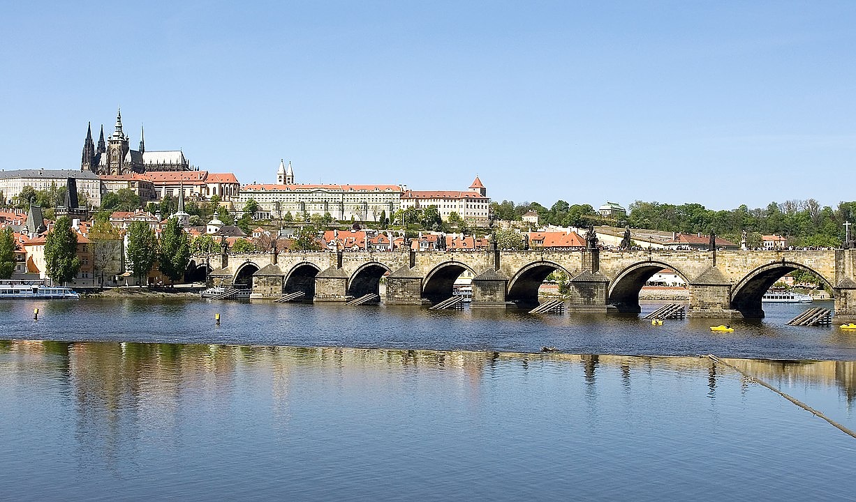 Скулптурата на Св. Св. Кирил и Методий краси прочутия Карлов мост в Прага, Чехия.