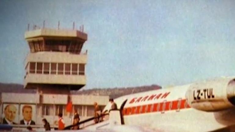 На 7 март 1983 спира токът на цяла Варна и летище Варна става Виена