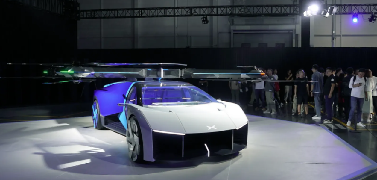 Китайска компания показа две концепции за летящи автомобили