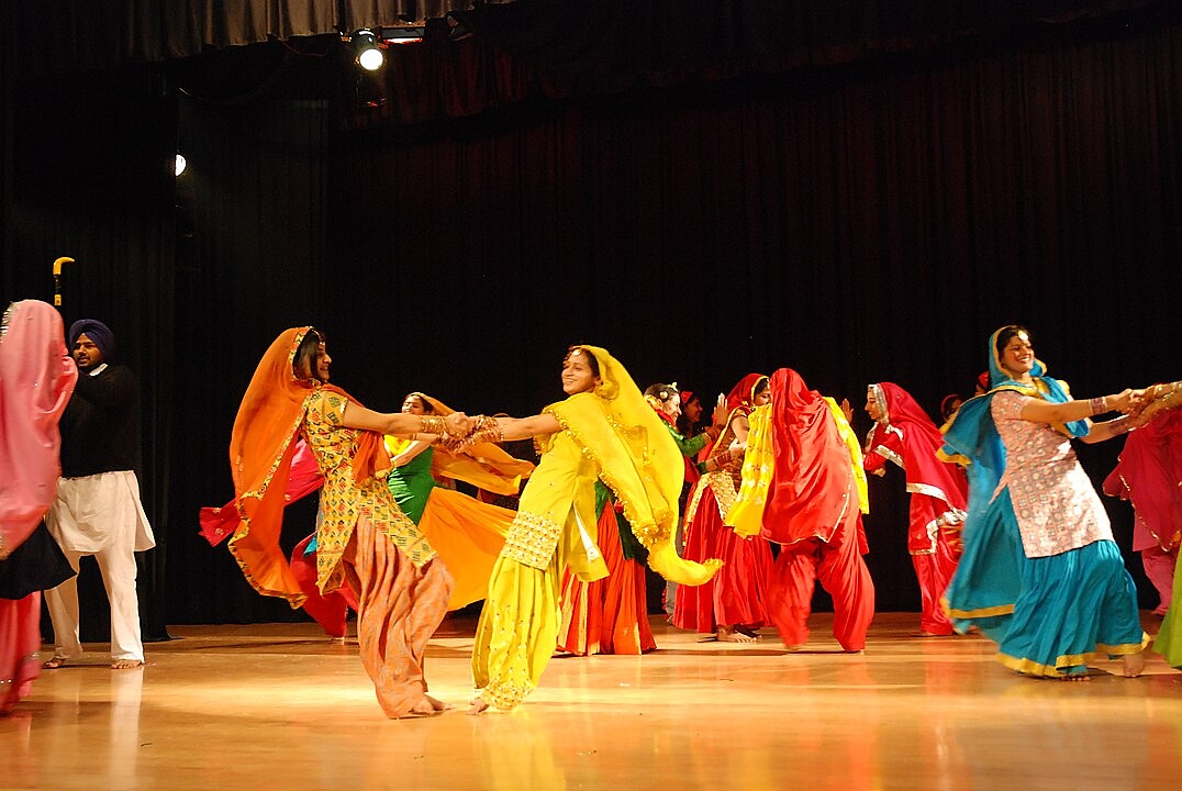 Кикли е азиатски танц.