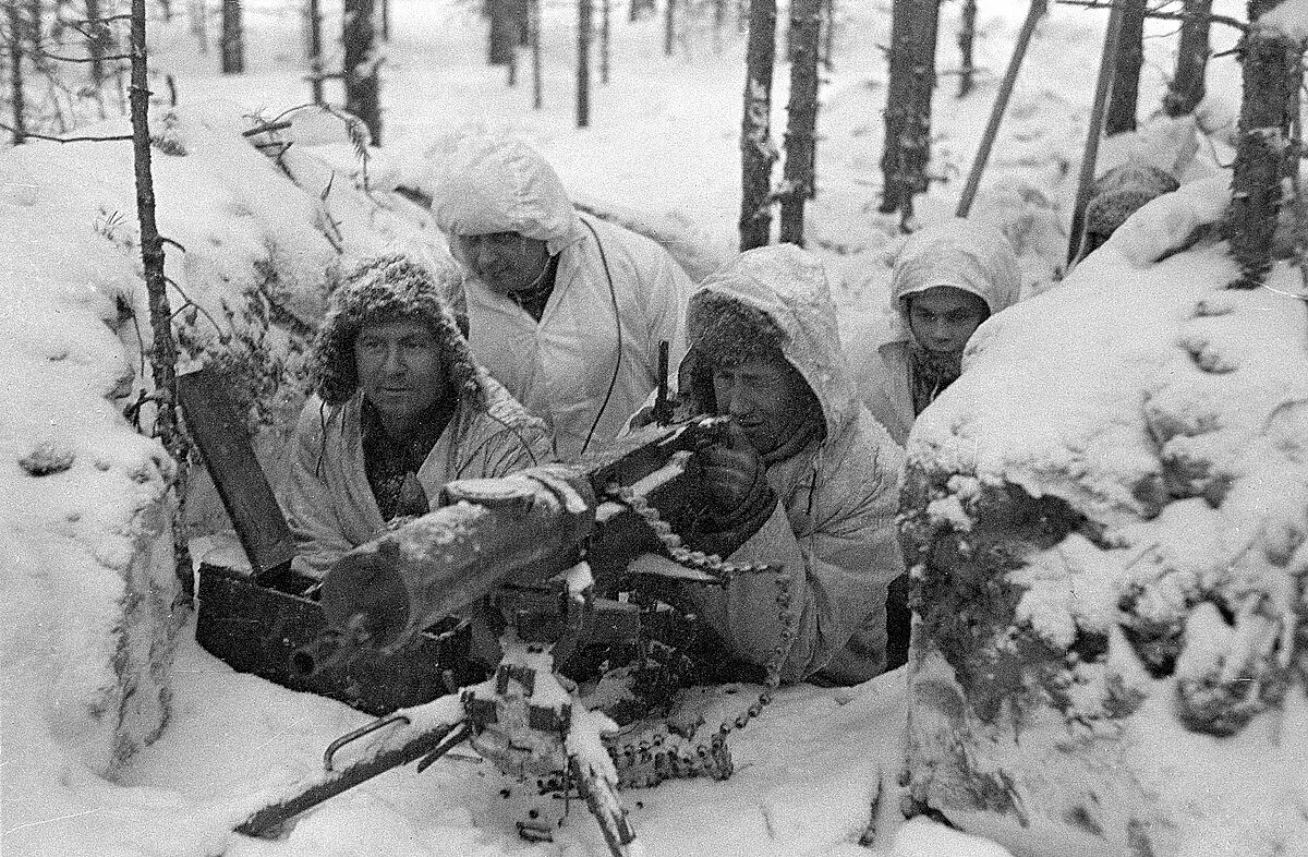 Зимната война в периода 1939 г.- 1940 г. се води между СССР и Финландия.