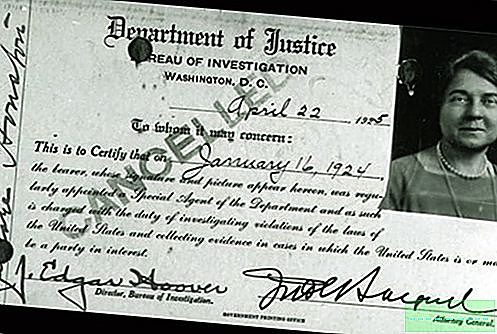 Какво е името на първата жена, специален агент на ФБР с фамилия Дейвидсън