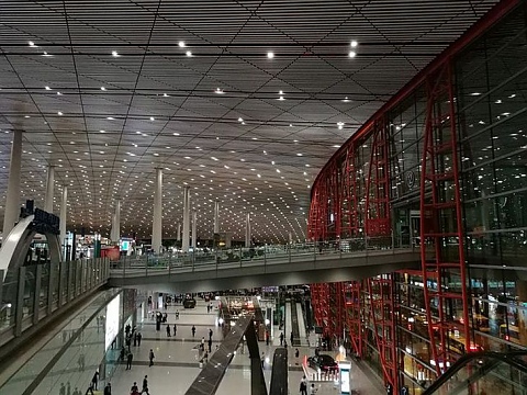 Пекин откри най-голямото летище в света