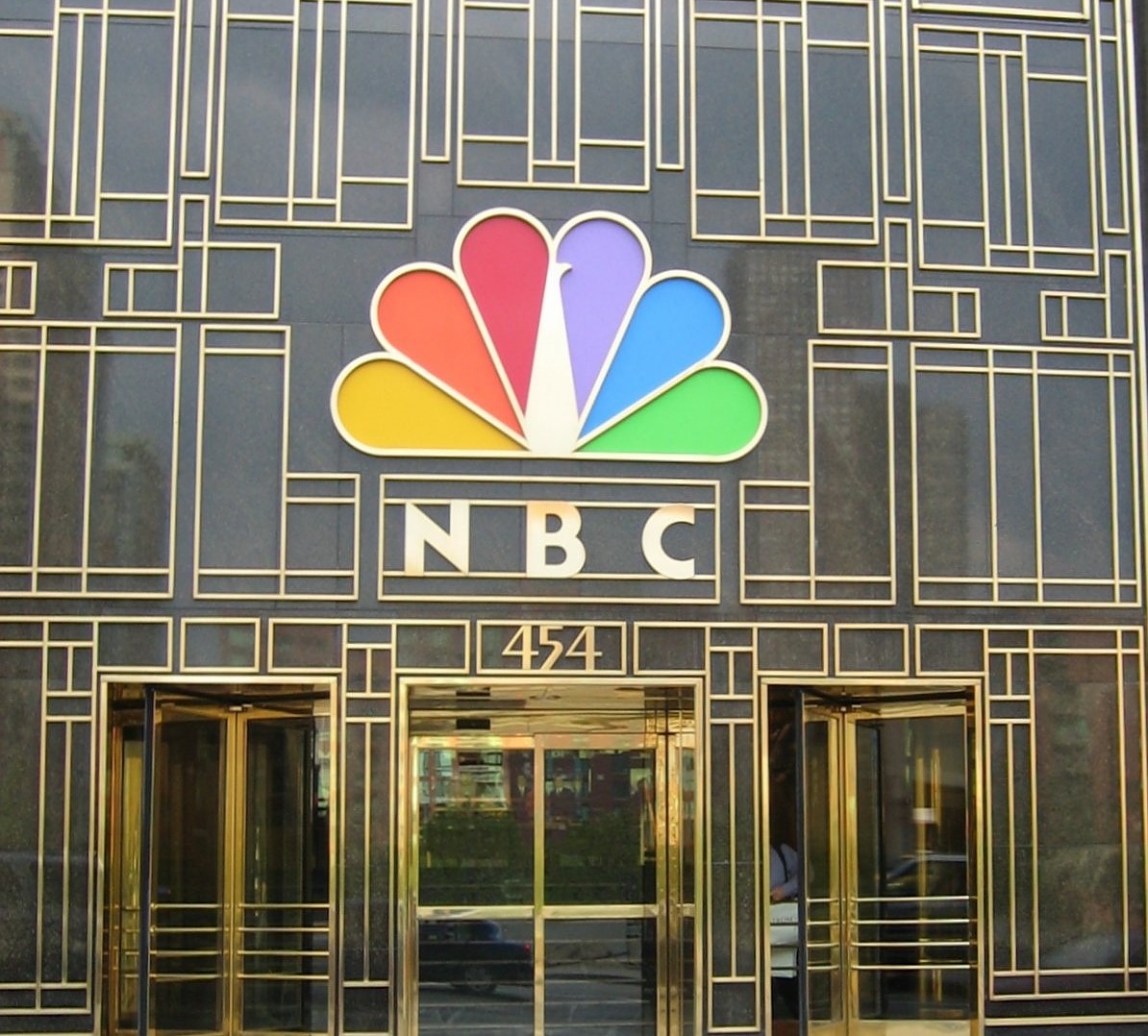 Американската телевизия Ен Би Си има паун в логото си.