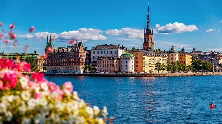 Коя е държавата с най-много острови, включени в територията й? Швеция