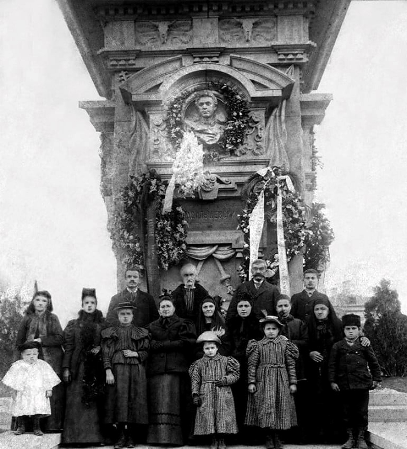 роднините на Васил Левски при откриването на паметника му в София, 1895 г.