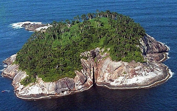 самотни острови