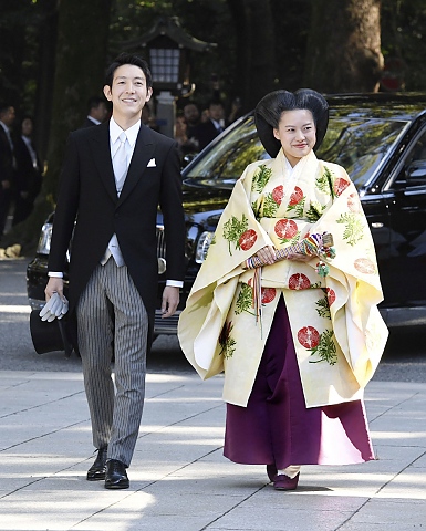 Японската принцеса Аяко се омъжи за обикновен мъж