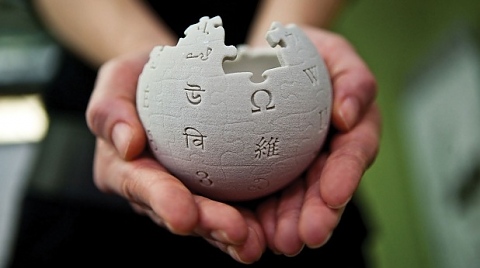 Уикипедия е създадена на 15 януари