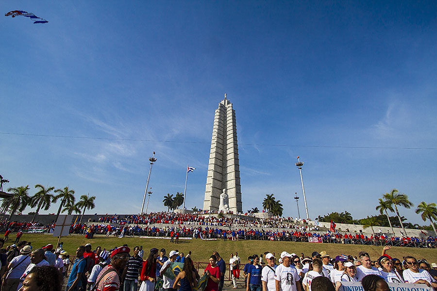 Паметник на Хосе Марти, намиращ се на 109-метрова кула, е поставен на Площада на революцията в Хавана.