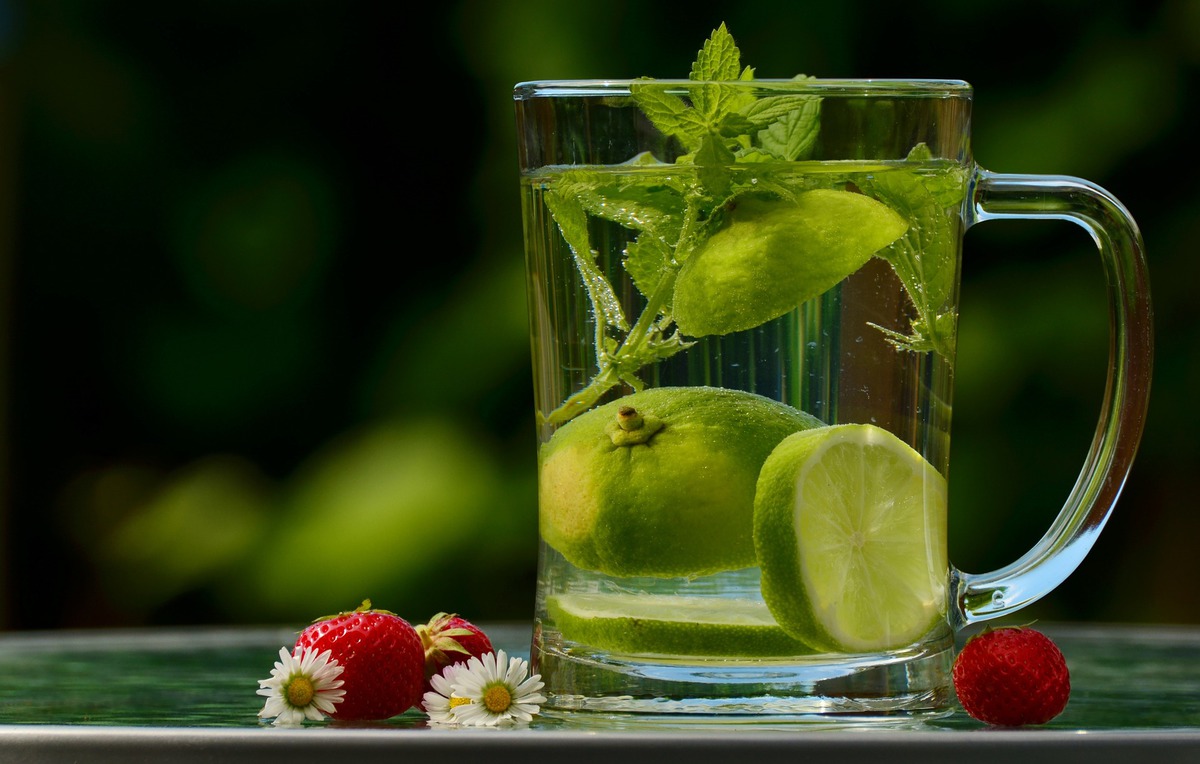 Ползи от алкална вода с лимонов сок
