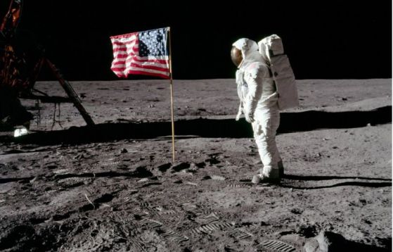 Армстронг каца на Луната юли 1969 г.