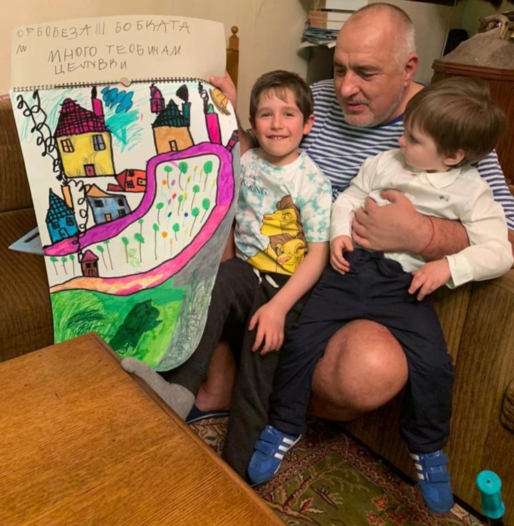 Премиерът сподели снимки от рождения ден на внука си Бойко