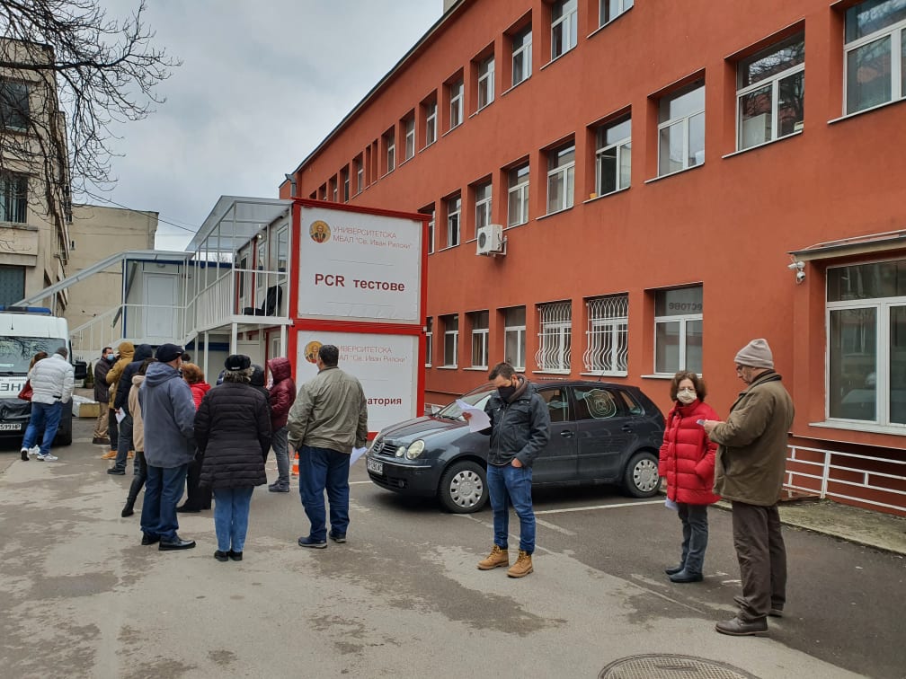 денонощен кабинет за ваксинация срещу COVID в УМБАЛ "Св. Иван Рилски"