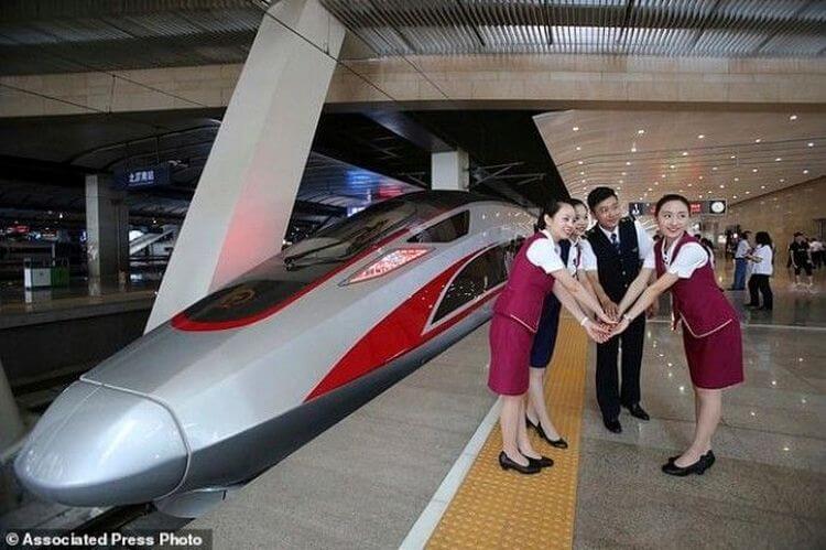 Китайски свръх бърз влак