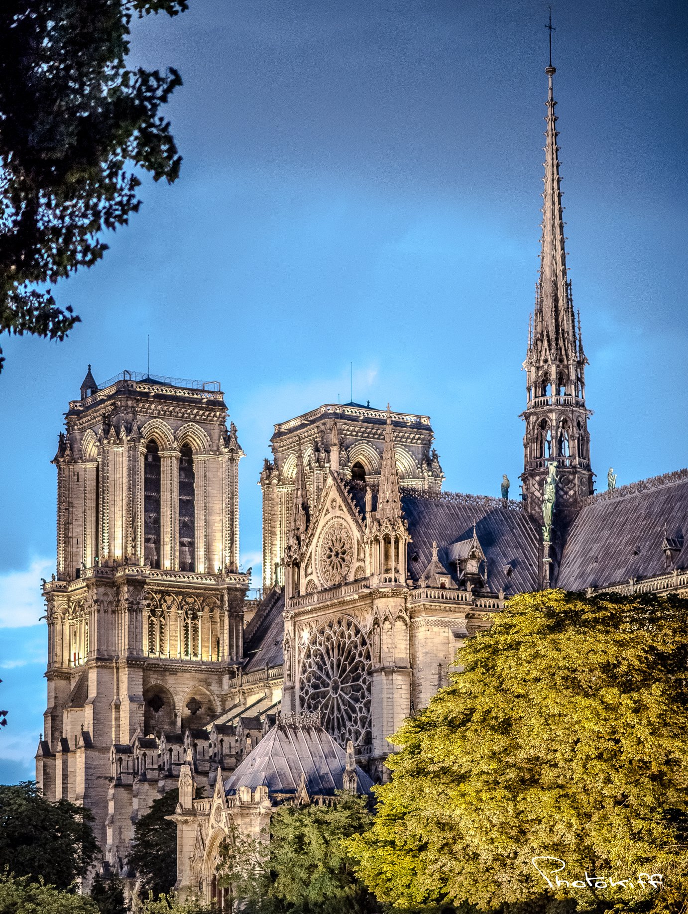 Парижката Света Богородица