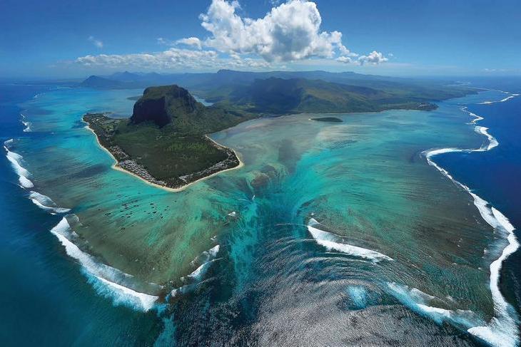Подводният водопад в Мавриций