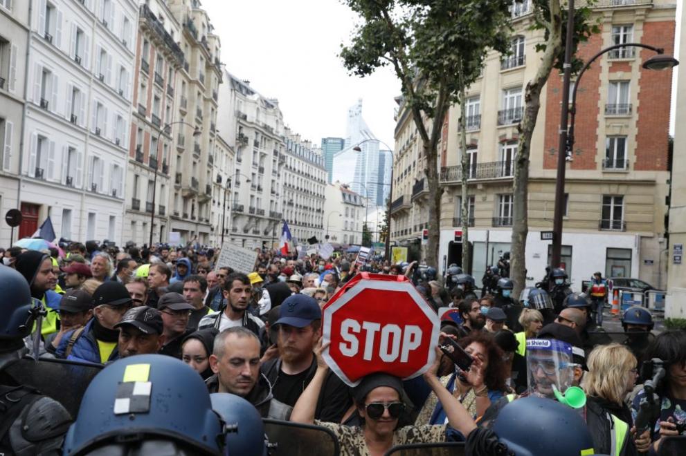 Протести във Франция срещу мерките