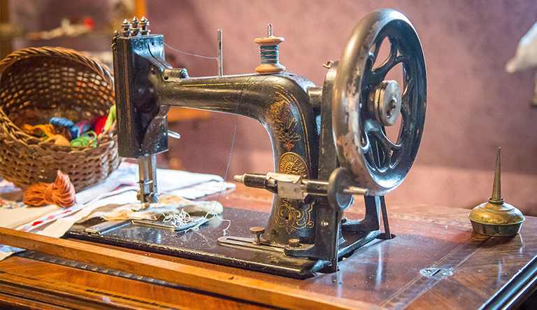 На този ден: 12 август 1851 г. Сингер патентова шевната машина с ...
