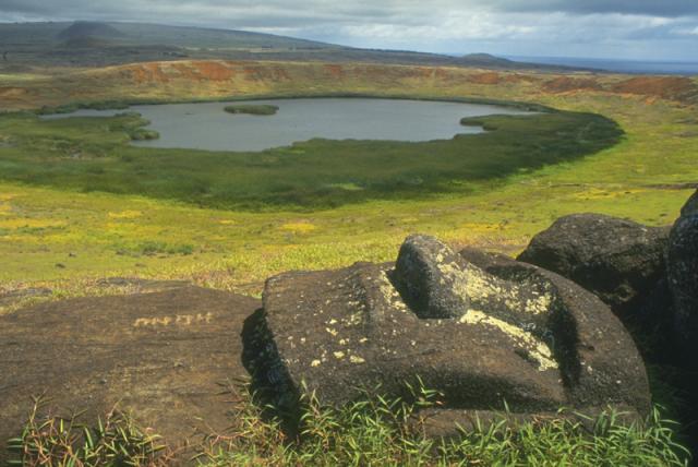 Великденски остров, каменни статуи, моаи