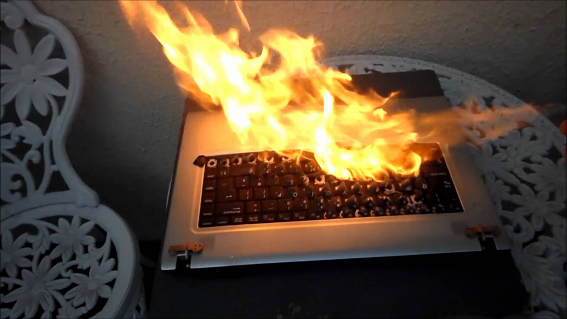 Лаптоп, изгаряния