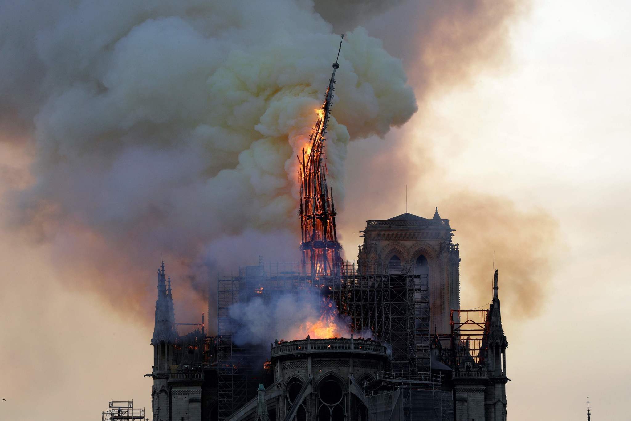 Пожар Парижката Света Богородица