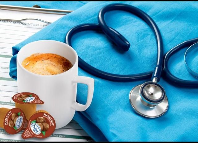 медицинските сестри пият повече кафе от журналистите